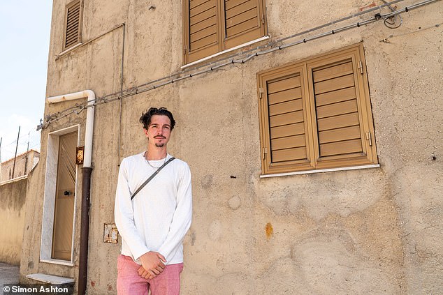 Zachary Debottis from New York has bought a house in Mussomeli recently and is looking forward to renovating his home
