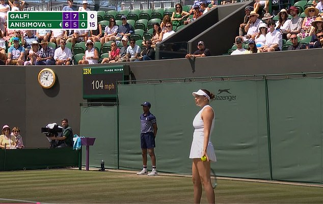 But the world No13 was forced to pause as the crowd had a shade too much fun court-side