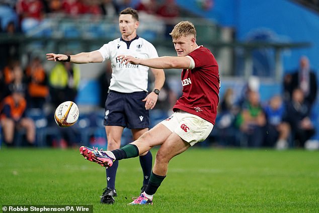 Fin Smith was handed the No 10 shirt for an hour but did not show the best of himself out there