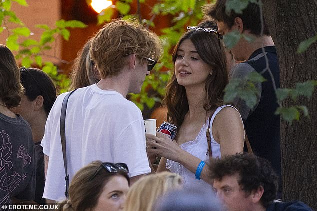 For her Hyde Park outing, Daisy looked stunning in a frilly white lace top and matching skirt, which she paired with a brown handbag and sunglasses