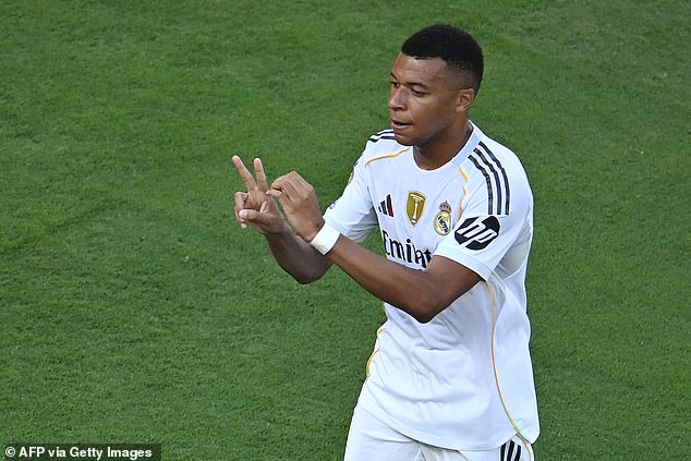 The French captain then dedicated the goal to Diogo Jota with his hands signing the number 20