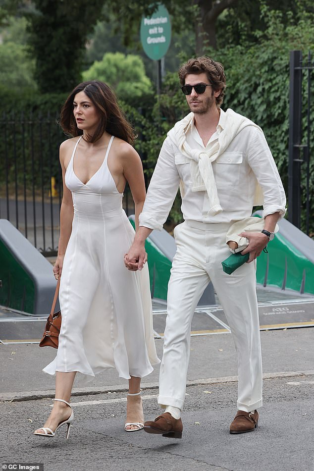 He also carried a white cap with him