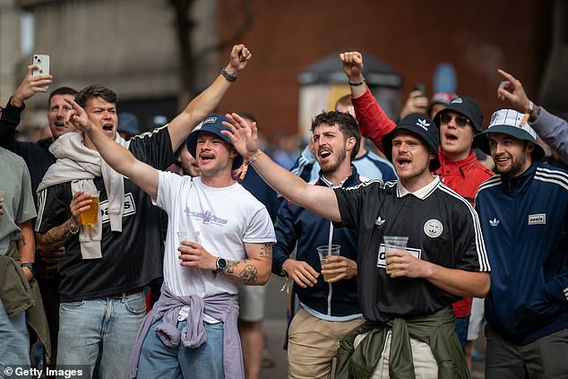 Oasis fans were seen cheering in the streets of Cardiff ahead of Friday night's first concert