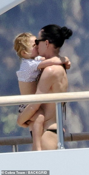 The adorable mother-daughter duo shared a kiss