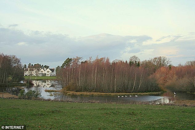 Altyre House and Loch on Boxing Day 2007 belonging to Sir Alastair Gordon-Cumming