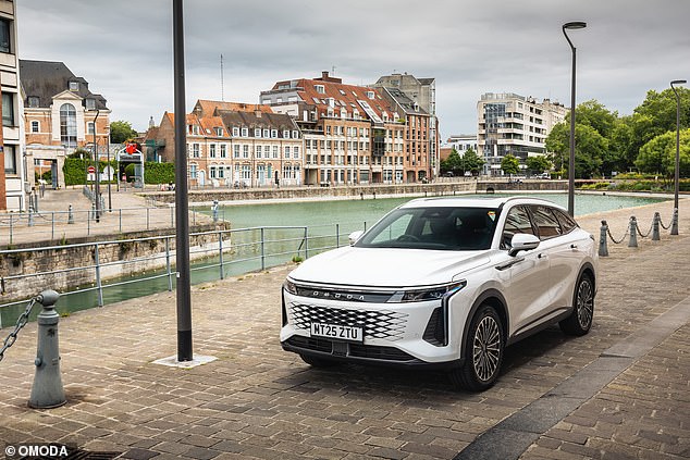 The Omoda 9 SHS is Chery's sub-brand's flagship offering costing just £44,990 but offering a combined petrol and EV range of 700 miles
