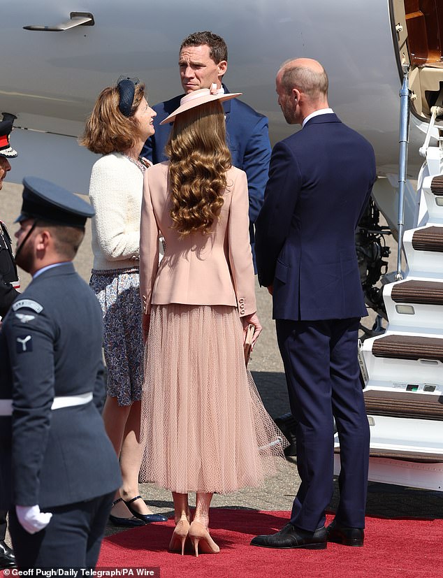 Kate wore her brown locks loose with a light and elegant curl