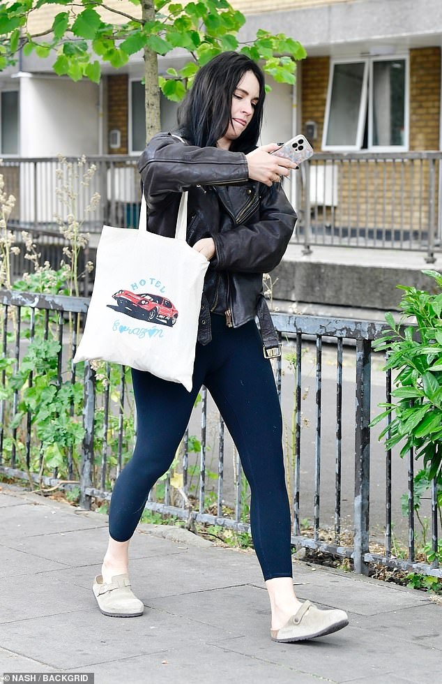 She added in a pair of Birkenstock clogs