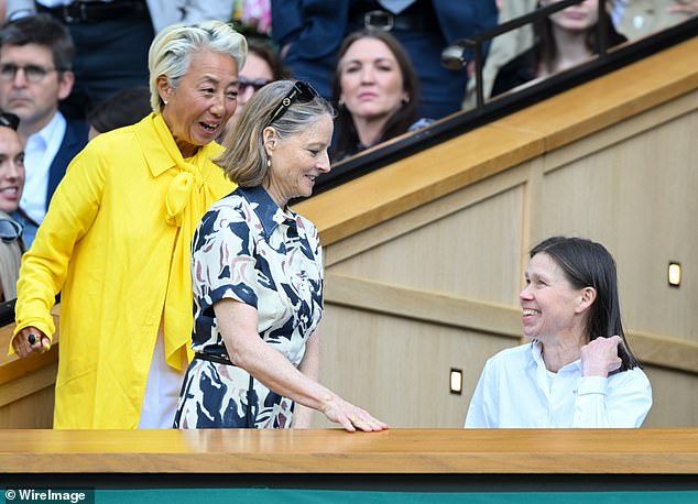 Lady Chatto smiles at Jodie Foster and former Conde Nast executive Patti Rockenwagner (in yellow)