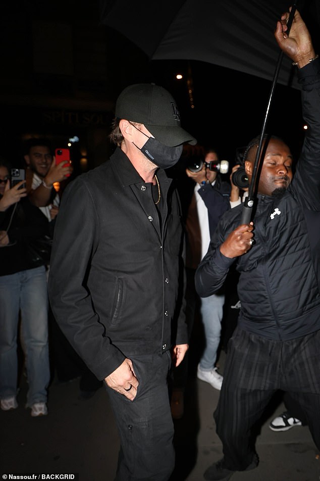 Dressed in a casual all-black outfit, the 50-year-old famous face was barely visible behind an N95 and a black baseball cap, which he pulled down to cover his eyes