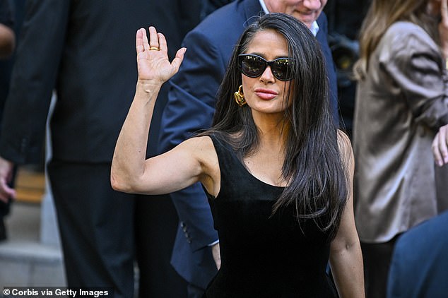 Salma Hayek looked stylish in a black dress
