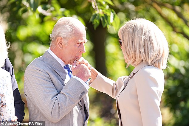 The King bade a fond farewell to the First Lady following the morning meeting, kissing her hand