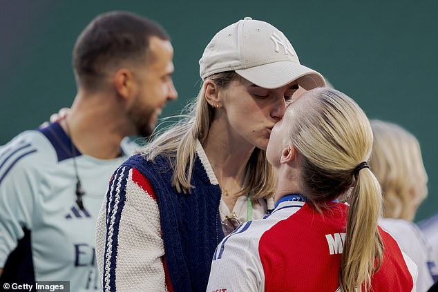 The couple met and began their relationship while they were playing together at Arsenal