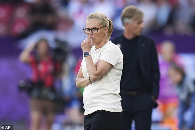 Sarina Wiegman stuck with her greatest asset despite a difficult performance against France