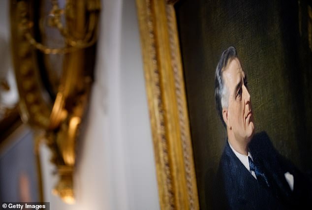 Trump even selected Demorat Franklin Delano Roosevelt's portrait, and pointed to his four-terms in office