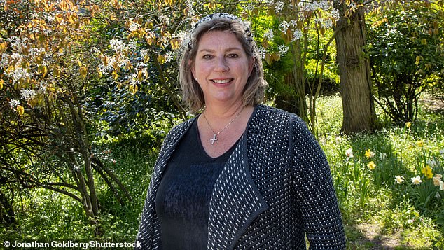 Over 20 years after she left Carey, Sarah has found happiness with her husband, Lord Henry Digby, and the couple live on his vast estate in Dorset