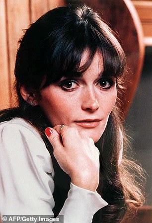 Kidder married and divorced three times, giving birth a daughter in 1975