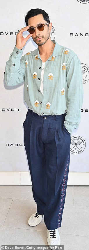 Riz wore a pale green linen patterned shirt and navy trousers as he posed ahead of the days matches