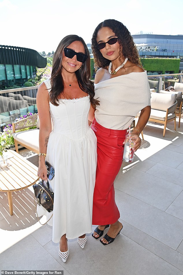 Jessica posed for a snap alongside stylish Carlotta Constant