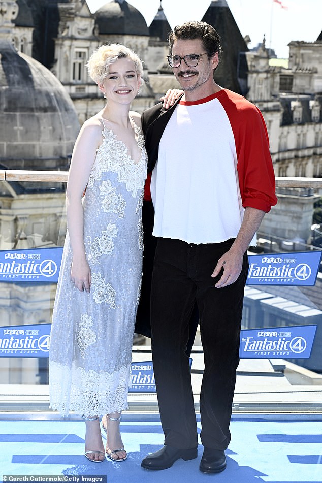 Julia looked incredble as she posed for a snap with Predo Pascal