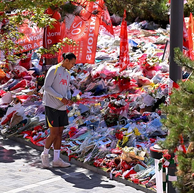 Liverpool skipper Virgil van Dijk took a moment to witness the tributes for his team-mate and laid two roses