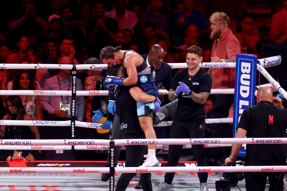 NEW YORK, NEW YORK - JULY 11: Ellie Scotney (blue trunks) celebrates after defeating Yamileth Mercado (white/gold trunks) to win the unified IBF/WBO/WBC/Ring Magazine Super Bantamweight Titles during Katie Taylor vs. Amanda Serrano 3 on Netflix at Madison Square Garden on July 11, 2025 in New York City. (Photo by Ed Mulholland/Getty Images)