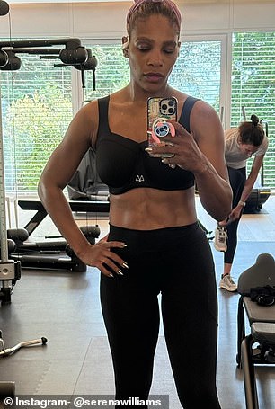 Williams takes a gym selfie
