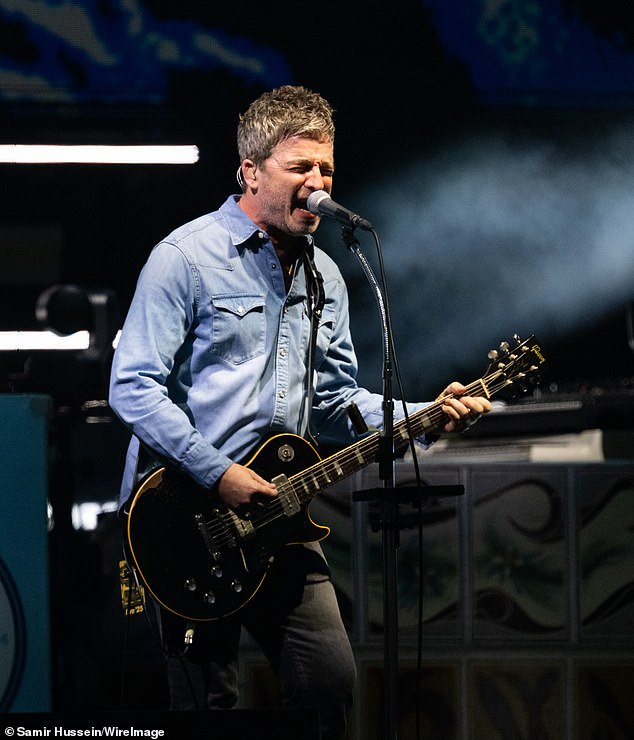 Analysing the on-stage reunion, Judi stated that Liam was the 'dominant' one who was 'firmly in control', 'instigating all the action' as he led them on stage