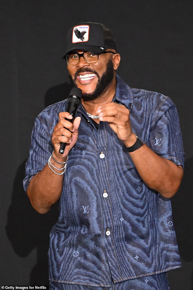 Perry looked totally at ease on the red carpet in a dark blue Louis Vuitton jeans and a matching short-sleeve button-up shirt with a moiré design, as well as nubuck work boots