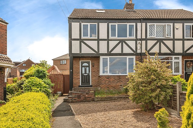 The property includes a kitchen/diner, lounge, three bedrooms, bathroom, and loft space accessible by pull-down ladder