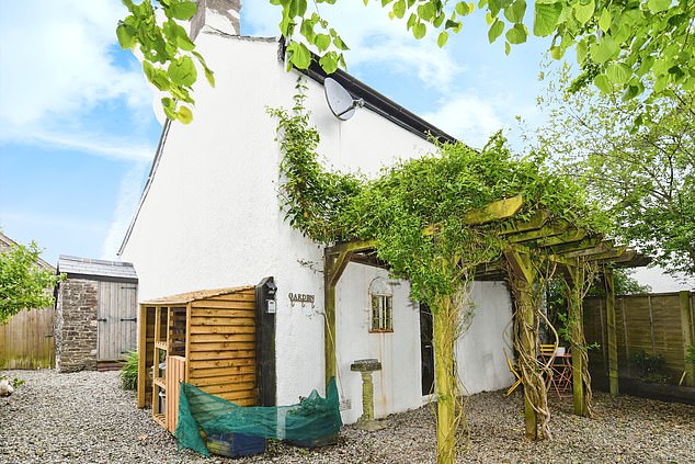 This 300-year-old two-bed detached cottage in Milton Damerel spans 3.19 acres and comes with equestrian facilities
