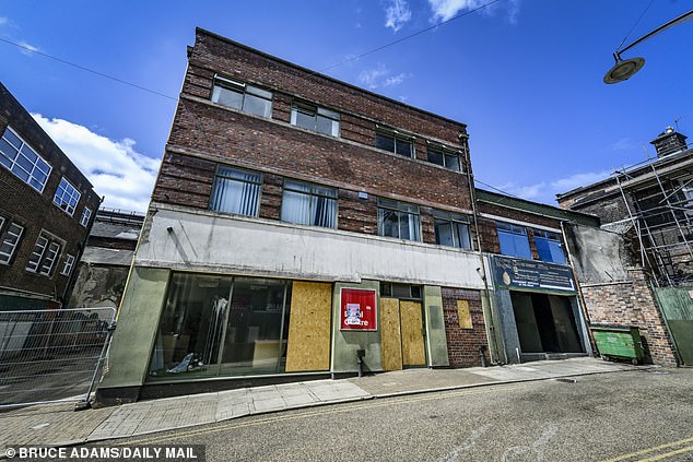 An empty office building on Keates Street. A short walk through the town centre reveals that more shops seem to be shuttered than open