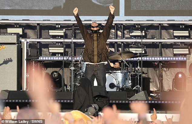 Oasis opened their set with Hello from their 1995 second album (What's the Story) Morning Glory?, before playing Acquiesce