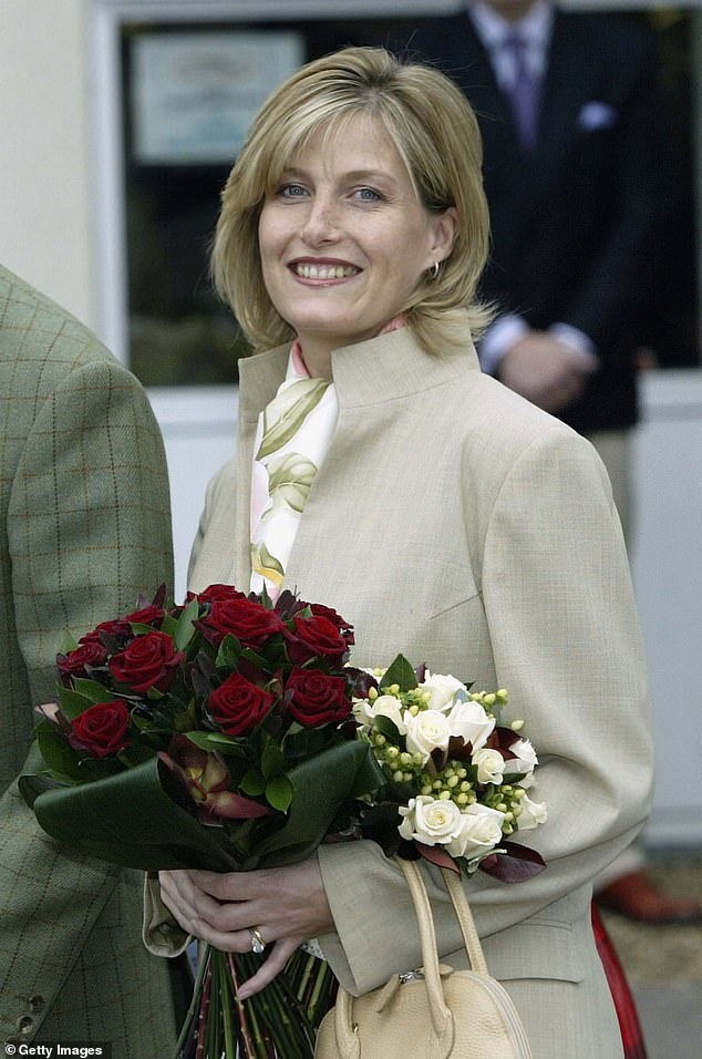 Sophie leaves the Frimley Park Hospital on November 19, 2003, following the birth of her daughter Lady Louise