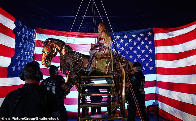 It is not the first time that the songstress has used a horse as a prop while performing on stage