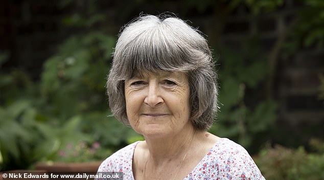 Una made the discovery about her then husband's new identity one spring afternoon, where she found a Dorothy Perkins dress, a pair of size nine heels and two credit cards