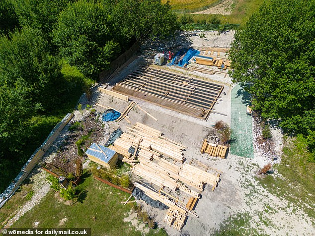 The cabin was 80 per cent finished in May when the Melbournes, threatened with a High Court hearing in June, signed a legally binding contract agreeing to remove the building