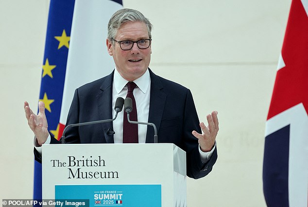 Lord Mandelson compared the political situations in the UK and US as he tried to explain why Sir Keir (pictured) has been struggling to make headway