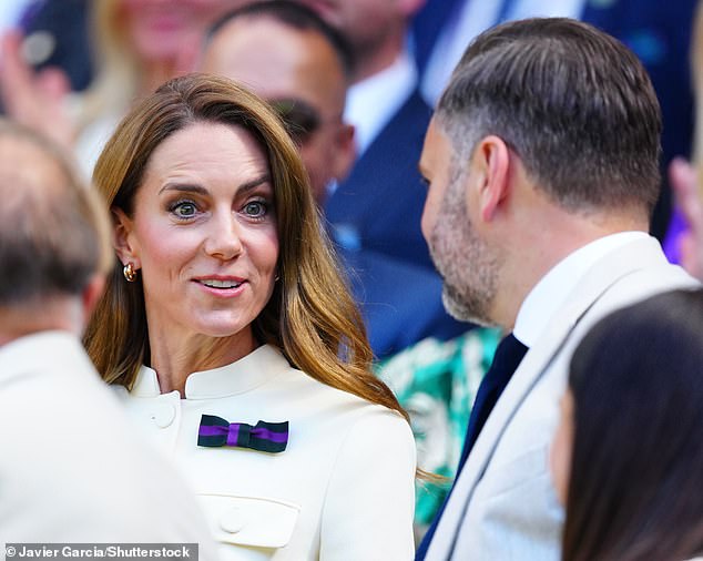 Kate was glowing as she prepared to watch Amanda Anisimova and Iga ¿wi¿tek battle it out on the court
