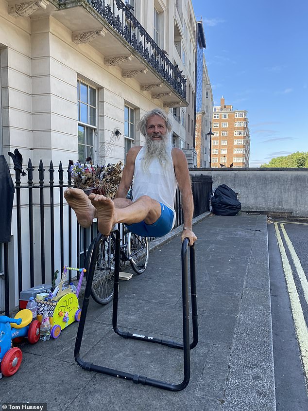 Fernstedt works out on gym bars he found in the street and can pull off a variety of impressive gymnastic moves for passers by