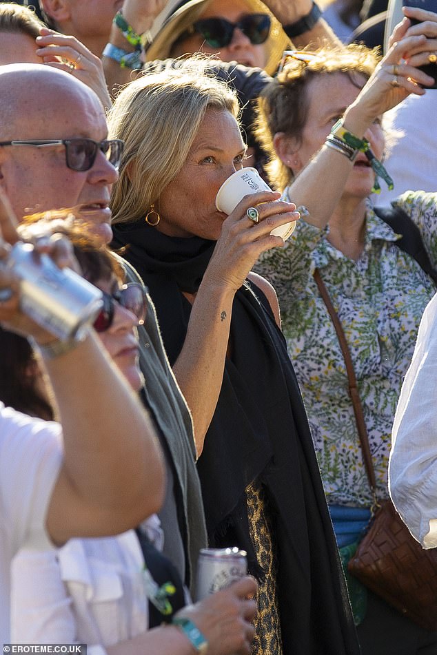 She was spotted enjoying a few beers with pals and puffing on a red vape while watching Neil headline the event