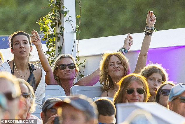 Kate and her pals threw their arms in the air during the performance