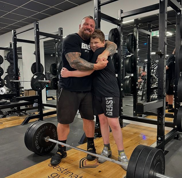 The apir are really close and Max shares Eddie's passion of lifting extremely heavy weights