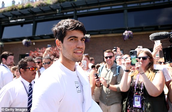 LONDON, ENGLAND - JULY 13: Fans crowd around Carlos Alcaraz of Spain as he walks to practice ahead of the Gentleman's Singles Final against Jannik Sinner of Italy on day fourteen of The Championships Wimbledon 2025 at All England Lawn Tennis and Croquet Club on July 13, 2025 in London, England. (Photo by Clive Brunskill/Getty Images)