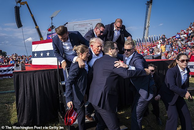 Even as he's ushered offstage, Trump remains in full view ¿ a choice Mitchell says contradicts Secret Service protocol and reinforces Trump's mastery of performance
