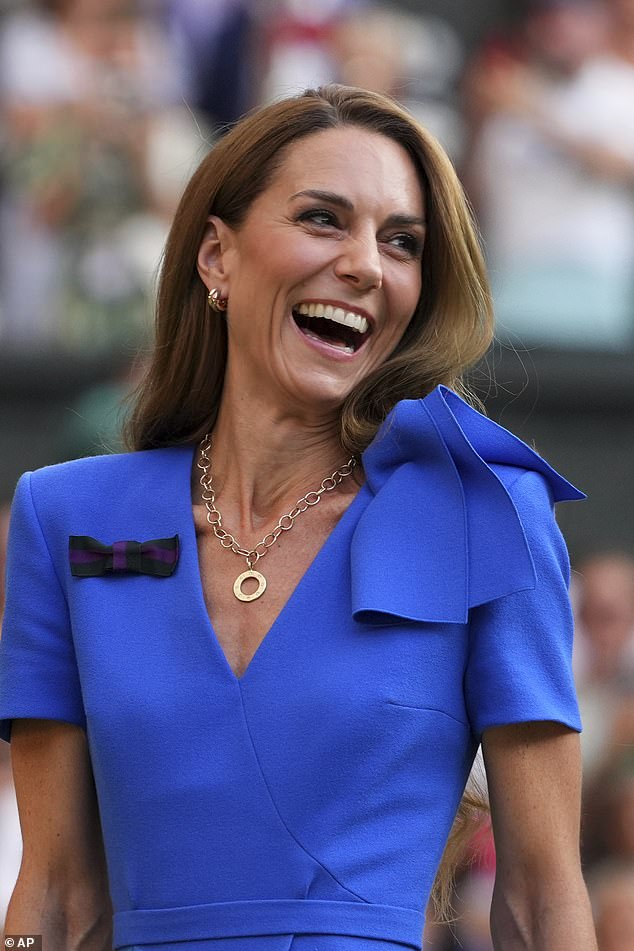 Catherine wowed in a royal blue gown as she took to the court for the trophy presentation