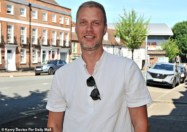 Tomas Iski said he was already concerned about the significant degree of noise pollution and local traffic, believing that this would only get worse with more people moving into the area. He also added that he 'does not think it's necessary to build more flats'