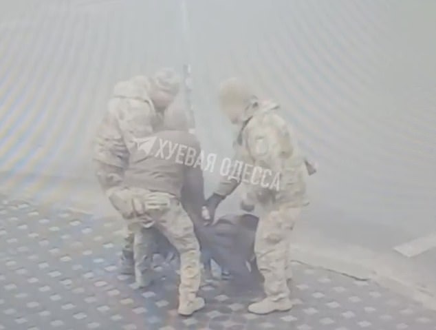 CCTV footage shows Ukrainian soldiers detaining a man to be conscripted