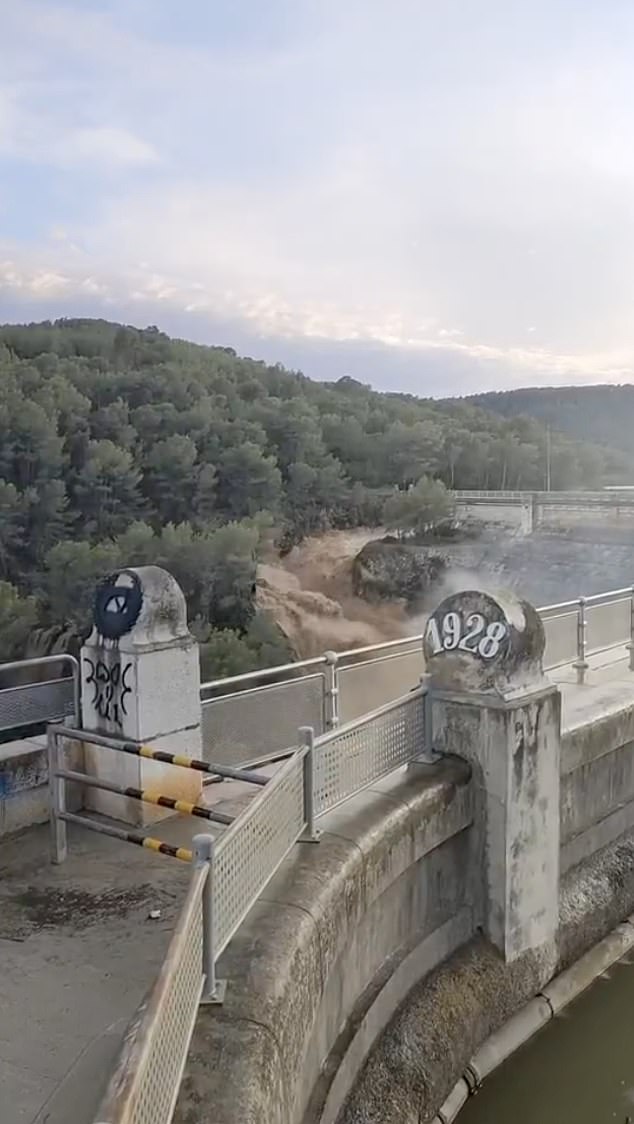 Spain's State Meteorological Agency (AEMET) has since issued storm and hail warnings across 25 provinces, with eight locations - including popular tourist hubs like Barcelona, Girona, and Tarragona - placed under orange-level alerts