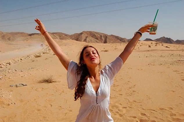 In 2009, she posted ‘Classic Toots’ on a photograph of her holding an iced coffee in the Egyptian desert